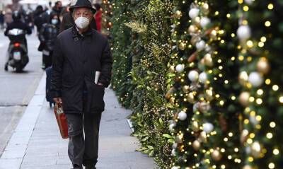 Европейские страны ужесточат антиковидные меры на рождественские каникулы - og.ru - Англия - Голландия