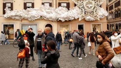Никола Дзингаретти - В Риме вновь людей обяжут носить маски на открытом воздухе - russian.rt.com - Швейцария - Рим