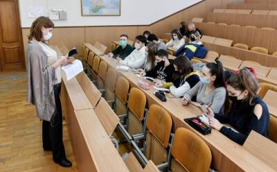 Непривившихся свердловских студентов планируют отстранять от учебы - interfax-russia.ru - Екатеринбург