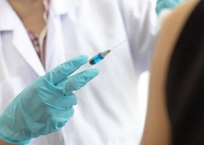 Первая партия вакцины от коронавируса для подростков прибудет в Удмуртию в январе 2022 года - gorodglazov.com - Россия - республика Удмуртия