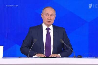 Владимир Путин - Путин не считает нужным вводить меры против антиваксеров - aif.ru - Россия