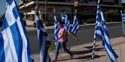 Греция возвращает масочный режим на улицах и отменяет массовые гулянья на праздниках - ruposters.ru - Греция