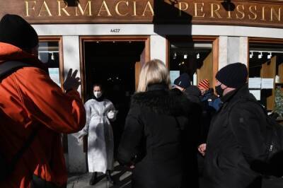 Италия вводит обязательное ношение масок на улице в связи с коронавирусом - govoritmoskva.ru - Италия