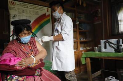 Бутан стал первой страной Южной Азии, которая начала вводить бустерные дозы вакцины против COVID-19 - unn.com.ua - Украина - Киев - Бутан