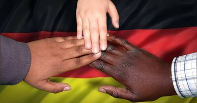 Германию назвали самой желанной для беженцев страной Евросоюза - ren.tv - Германия - Евросоюз