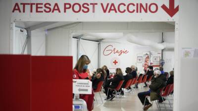 Медвласти Италии оценили снижение эффективности вакцин от коронавируса со временем - russian.rt.com - Италия