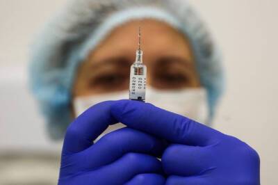 В мире сделано 9 млрд прививок от коронавируса - Bloomberg - infox.ru