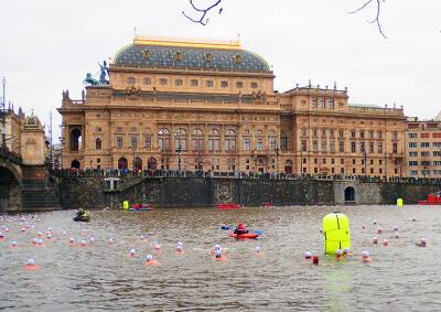 В Праге состоялся рождественский заплыв «моржей» - vinegret.cz - Россия - Сша - Англия - Германия - Австрия - Прага - Словакия - Польша - Чехия