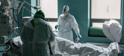 Число умерших от коронавируса в России продолжает снижаться — за сутки скончались 937 человек - stolicaonego.ru - Россия