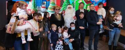«Под Новый год сбываются мечты»: краснодарские депутаты вручили подарки детям из малообеспеченных семей - runews24.ru - Краснодар