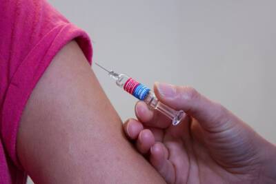 Минздрав Израиля рекомендует делать бустерную прививку через три месяца после второй прививки - mk.ru - Израиль - Минздрав