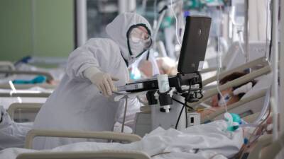 В Петербурге госпитализировали 338 пациентов с COVID-19 за минувшие сутки - inforeactor.ru - Санкт-Петербург