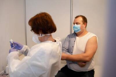 Кабмин Литвы утвердил обязательные прививки для медиков и соцработников - obzor.lt - Литва