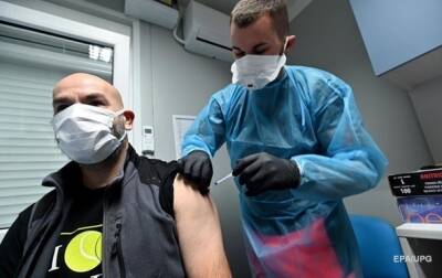 В Украине утроилось число COVID-прививок - korrespondent.net - Украина
