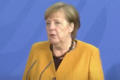Ангела Меркель - Меркель напоследок запретила непривитым немцам ходить в магазины и бары - mk.ru
