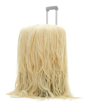 Крупным планом: чемодан Rimowa, неожиданно декорированный париками - skuke.net - Лос-Анджелес