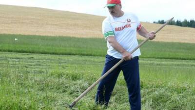 Лукашенко снова предложил белорусам раздеваться и работать - eadaily.com