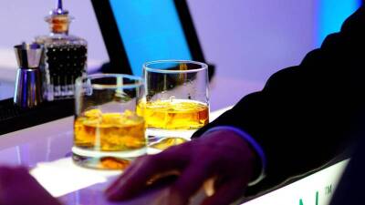 Ученые из США связали крепкий алкоголь с устойчивостью COVID-19 - inforeactor.ru - Сша