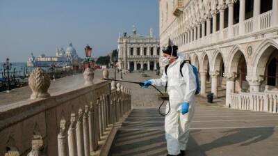 В Италии впервые с начала пандемии обнаружили более 100 тысяч случаев COVID-19 - unn.com.ua - Украина - Англия - Италия - Киев