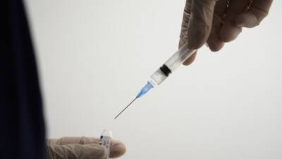 В Оренбуржье ввели обязательную вакцинацию от коронавируса отдельных категорий граждан - russian.rt.com - Оренбургская обл.