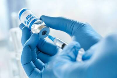 Итальянец пришел на вакцинацию с силиконовой рукой - news.israelinfo.co.il - Италия - Израиль