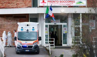 Антиваксер в Италии собирался избежать прививки при помощи искусственной руки - newizv.ru - Италия