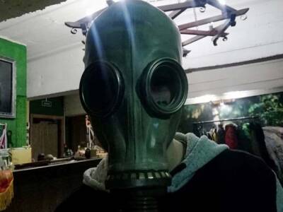 В Барнауле покупателя в противогазе не обслужили в магазине из-за отсутствия маски (видео) - rosbalt.ru - Барнаул