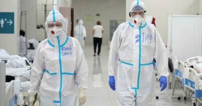 За сутки в России выявили 32 136 случаев коронавируса - ren.tv - Россия - Санкт-Петербург - Москва - Московская обл.