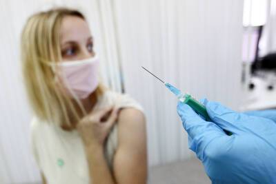 Год с прививкой: как набирала обороты вакцинация в Москве - tvc.ru - Москва