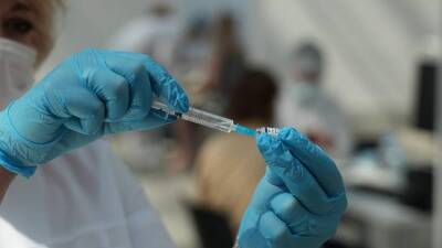 Глава Еврокомиссии заявила о вакцинации 44% населения мира от COVID-19 - iz.ru - Израиль - деревня Ляйен