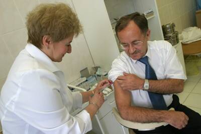 Названо число прошедших вакцинацию от гриппа россиян - lenta.ru - Россия