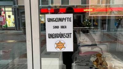 В немецких магазинах запретили вход непривитым, сравнив их с евреями при Гитлере - eadaily.com - Германия