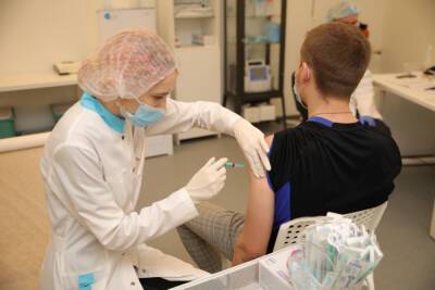 В январе в Петербург поступит вакцина от COVID-19 для подростков - abnews.ru - Россия - Санкт-Петербург