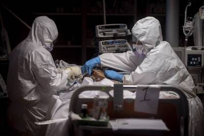 Десятки испанских врачей заразились коронавирусом на рождественской вечеринке - lenta.ru - Испания - Мадрид