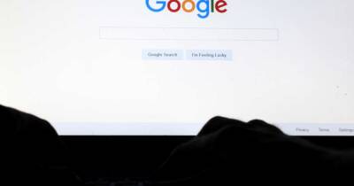 Google обвиняет двоих граждан России в заражении миллиона компьютеров - ren.tv - Россия