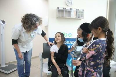 Эксперты рекомендуют прививать выздоровевших детей через три месяца - news.israelinfo.co.il - Израиль