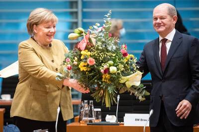 Ангела Меркель - Олаф Шольц - "Национальное достояние": жители Германии провожают Меркель на пенсию - tvc.ru - Германия