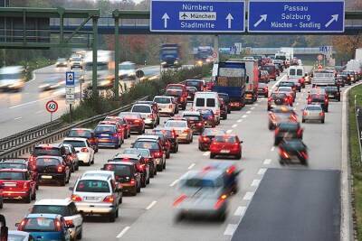 Немецкие автомобилисты снова проводят больше времени в пробках - rusverlag.de - Германия