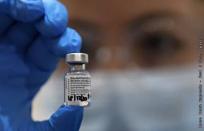 Pfizer/BioNTech заявили об эффективности трех доз своей вакцины против "омикрона" - interfax.ru - Москва