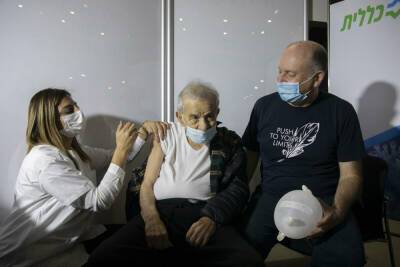 Больничная касса «Клалит»: бустерная вакцинация снизила смертность пожилых в 10 раз - news.israelinfo.co.il - Израиль
