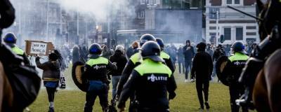 Протесты в Амстердаме не прекращаются: задержаны более 30 человек - runews24.ru - Голландия - Амстердам