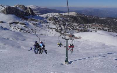 Лыжи и море: на горном курорте возле Анталии начался сезон катания - rbc.ua - Турция