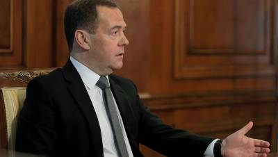 Дмитрий Медведев - Медведев допустил появление иностранных вакцин в России - gazeta.ru - Россия