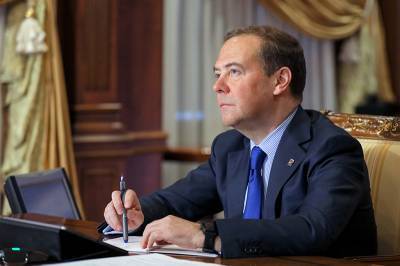 Дмитрий Медведев - Медведев привился российской вакциной от коронавируса - tvc.ru - Россия