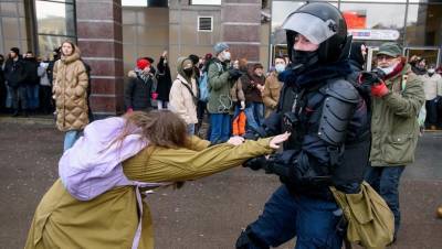 Александр Шишлов - Омбудсмен Петербурга осудил действия правоохранителей на митинге - dp.ru - Санкт-Петербург