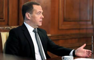 Дмитрий Медведев - Дмитрий Медведев: считаю Навального политическим проходимцем, который стремится залезть во власть - interfax.ru - Россия - Москва