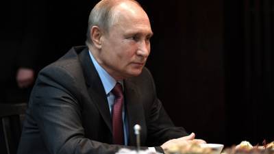 Владимир Путин - Путин заявил о росте объемов банковских кредитов бизнесу на 11% - riafan.ru - Россия - Москва