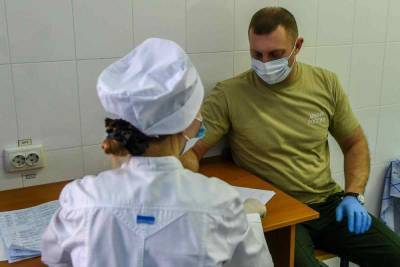 Владимир Путин - Путин подписал указ о выплате работающим с зараженными коронавирусом военным медикам - live24.ru - Россия - Москва