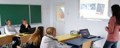 Кириакос Мицотакис - В Греции школьников и студентов переводят на дистанционное обучение - runews24.ru - Греция