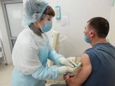 «Привился сам и другим советую!»: В поликлинике №4 проходит вакцинация против COVID-19 - zpravda.ru